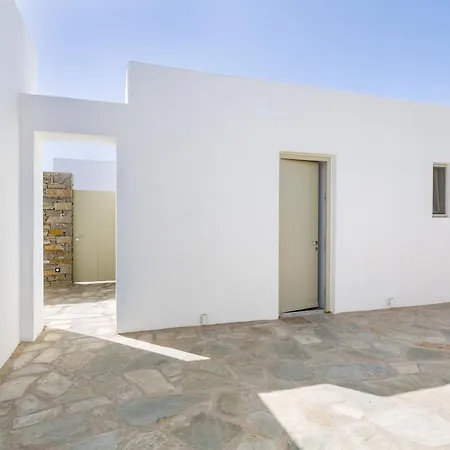 Summera Paros *
