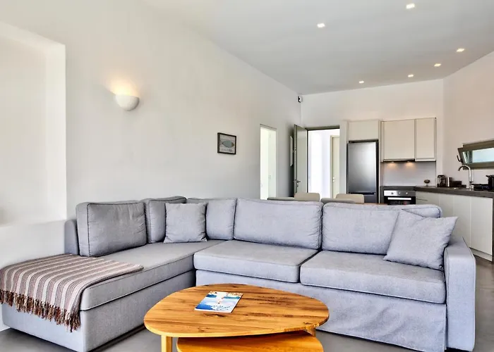 Summera Paros Willa *